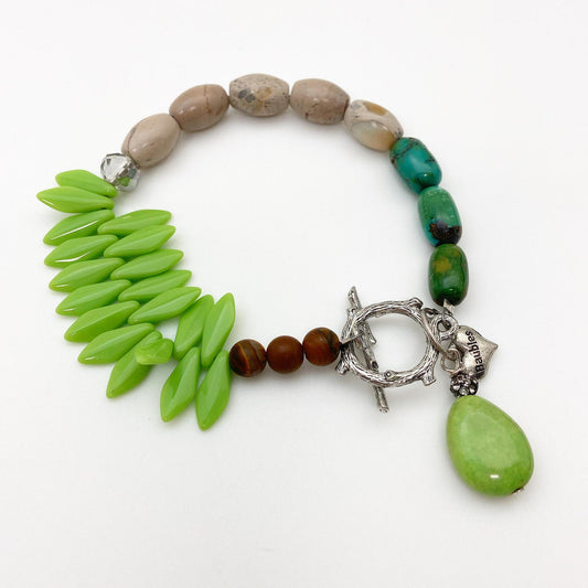Bracelet - Vintage Bead Original - Mixed Beads with Green Leaves